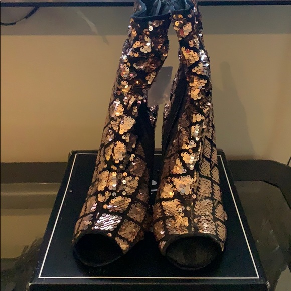 Shoes - Picture 1 of 4